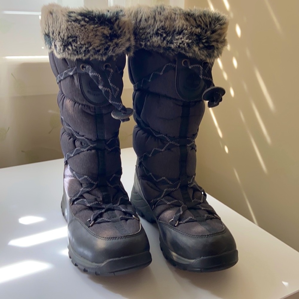 💥NEW - Timberland (Chili) Boots Size 11 - Black with Grey Fur.💥💥💥